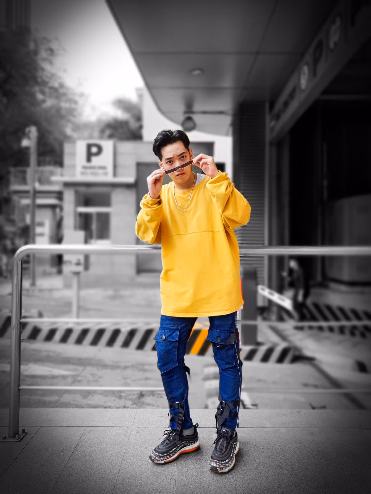 Các quán cafe và trà sữa xung quanh phố đi bộ cũng là một trong những địa điểm hot và thu hút không ít bạn trẻ đến đây thỏa sức check in chụp ảnh OOTD.