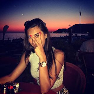 Amine Gulse làm cho rất nhiều người bị thu hút bởi chiều cao 1m80 cùng cơ thể săn chắc của mình.