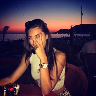 Amine Gulse làm cho rất nhiều người bị thu hút bởi chiều cao 1m80 cùng cơ thể săn chắc của mình.