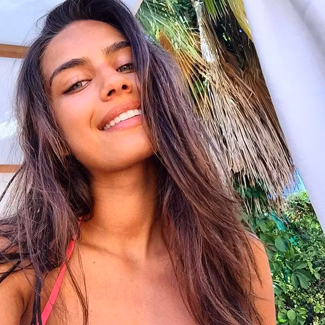 Trước những nghi vấn tình ái được đặt ra, cặp đôi này vẫn một mực phủ nhận và khẳng định rằng họ chỉ là bạn lâu năm chứ không có tình cảm nào trên mức bạn bè.