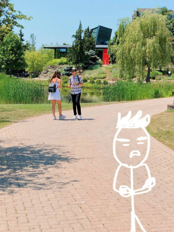 Tất cả những cảm xúc của các cặp đôi yêu nhau được Mỹ Hằng thể hiện và truyền vào nhân vật người yêu giả tưởng của mình. Từ tình cảm, ôm ấp cho đến ghen tuông khi cô bạn này gặp trai lạ.