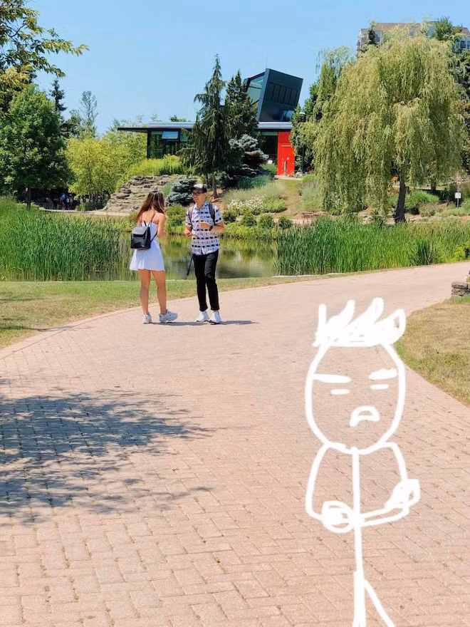 Tất cả những cảm xúc của các cặp đôi yêu nhau được Mỹ Hằng thể hiện và truyền vào nhân vật người yêu giả tưởng của mình. Từ tình cảm, ôm ấp cho đến ghen tuông khi cô bạn này gặp trai lạ.