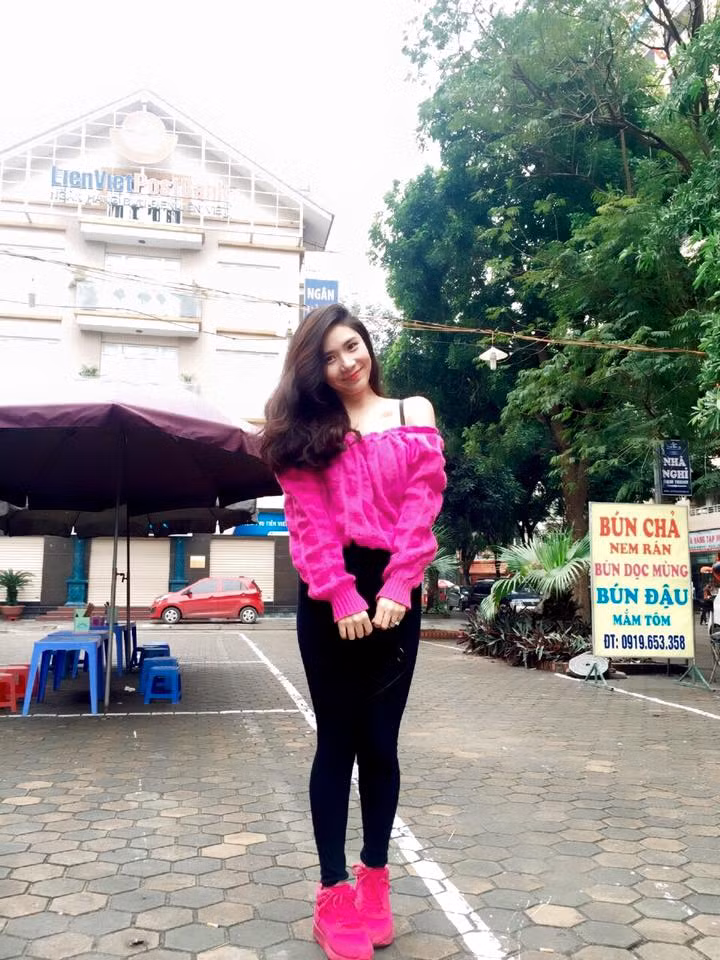 Còn nhớ, trước đây Thanh Bi từng chia sẻ rằng để có được nhan sắc như ngày nay cô đã không ngần ngại sử dụng đến dao kéo và với mục tiêu càng xinh đẹp càng tốt.