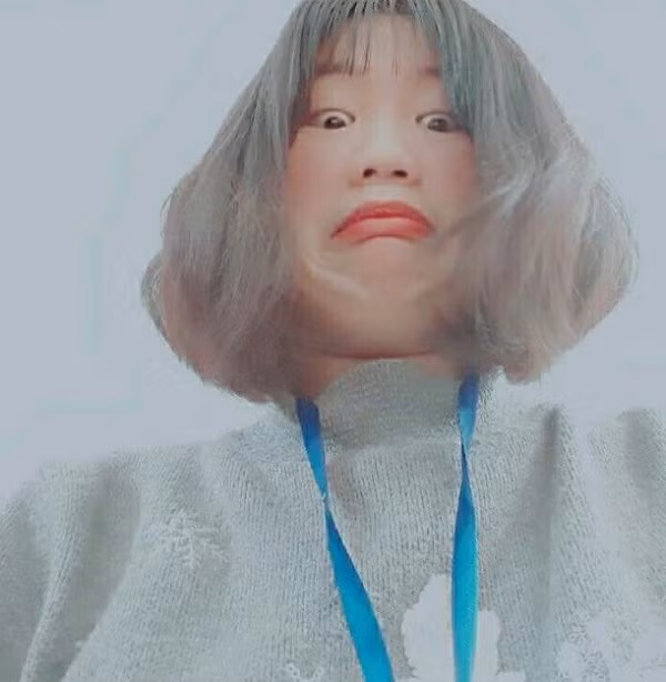 Góc tốt, ánh sáng đẹp duy chỉ có cằm thừa quá nhiều mỡ.