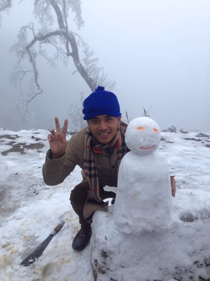 Những chú người tuyết đã được các bạn trẻ tạo nên để chụp ảnh kỷ niệm trong điều kiện thời tiết chỉ còn dưới 0 độ C.