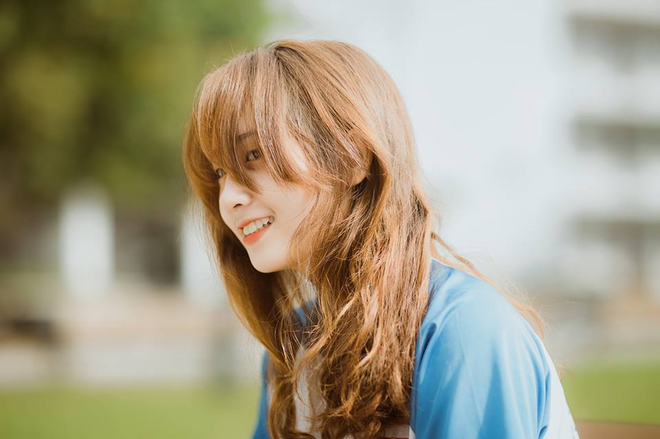 Với chiều cao 1m60, cân nặng 47kg cùng vẻ ngoài xinh xắn lại khá ăn hình của mình, hiện Thu Trang còn là mẫu ảnh tự do tại Hà Nội.