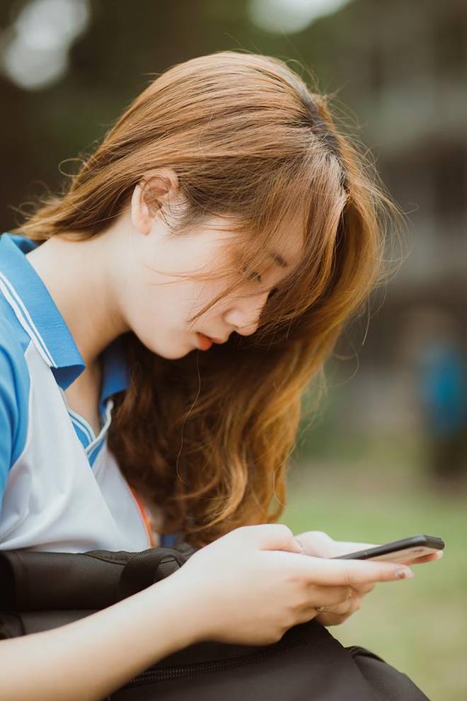 Nữ sinh 9X này tự nhận xét mình là một người có tính cách hiền lành, hoà đồng và đặc biệt yêu thích nhiếp ảnh.