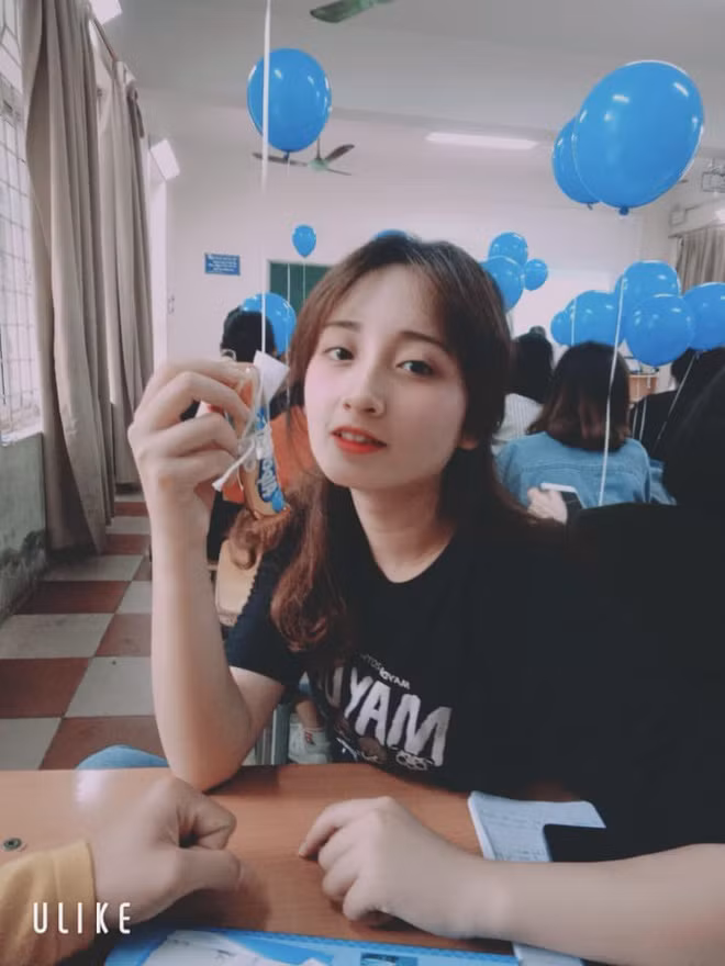 Chia sẻ cụ thể về bộ ảnh gây hiểu nhầm của mình, Thu Trang nói: "Mình nhận lời một người bạn chụp bộ ảnh này theo kiểu bộ ảnh thanh xuân thôi nhưng không ngờ lại được mọi người chú ý và thích thú như vậy. Sau khi bộ hình được chia sẻ, có khá nhiều bạn vào inbox làm quen và gửi lời mời kết bạn trên facebook của mình nữa ấy".