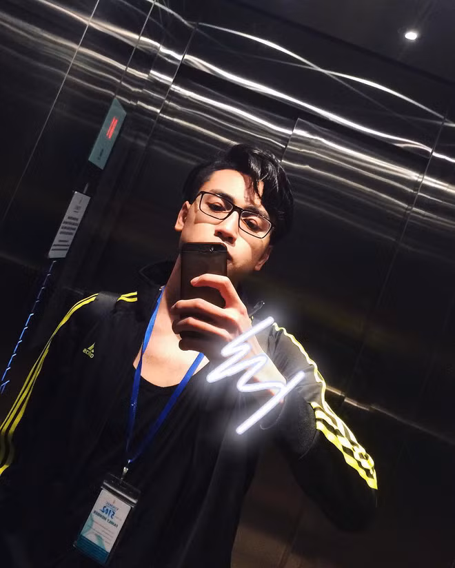 Thông tin về thầy giáo Hoài Linh nhanh chóng được cư dân mạng tìm kiếm và trở thành tâm điểm của mọi sự chú ý.