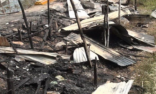 Vu hoa hoan thieu 3 can nha, cu ong khong kip thoat