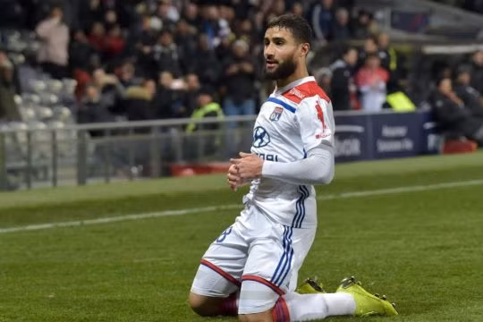 Chuyển nhượng bóng đá từ London, lheo lời khuyên từ cựu danh thủ Mark Lawrenson thì những bom tấn như De Ligt, Nicolas Pepe,... không nên là ưu tiên của Liverpool vào thời điểm hiện tại mà đó phải là Fekir.