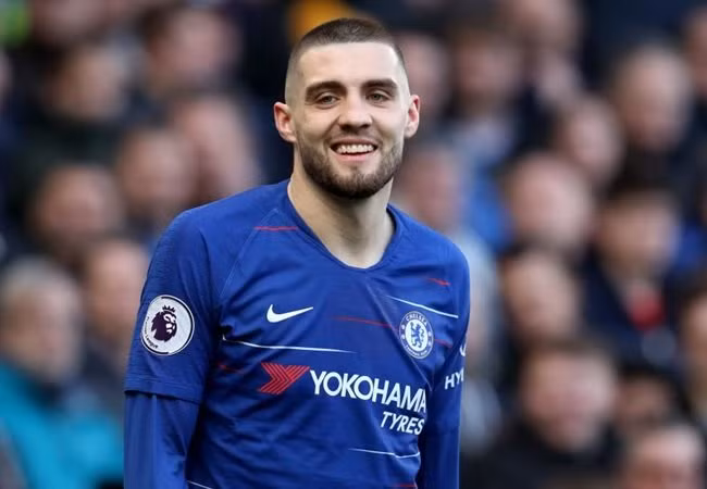 Với phong độ ấn tượng, Chelsea đã có ý định giữ chân Mateo Kovacic . Tuy nhiên nếu Maurizio Sarri ra đi, cánh cửa ở lại sân Stamford Bridge của ngôi sao 25 tuổi sẽ bị đóng sập.