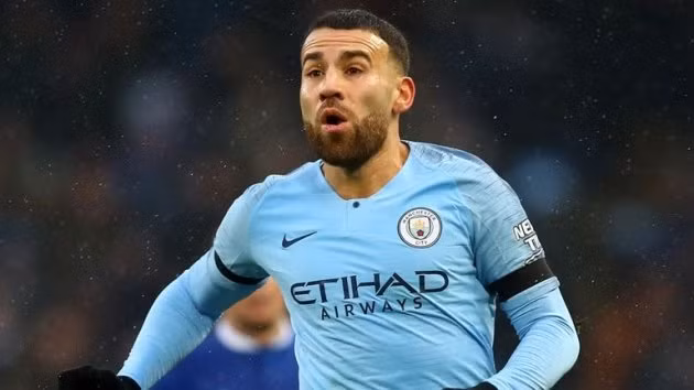 Nguồn tin từ Marca cho biết, PSG sẵn sàng chiêu mộ Nicolas Otamendi về Pháp với bản hợp đồng đầy hứa hẹn. Trong bối cảnh, cả Juventus và Atletico Madrid đều muốn có trung vệ "thất sủng" của Man City, nhà đương kim vô địch nước Pháp quyết tâm làm mọi cách để sớm có được Otamendi trong thời gian tới.