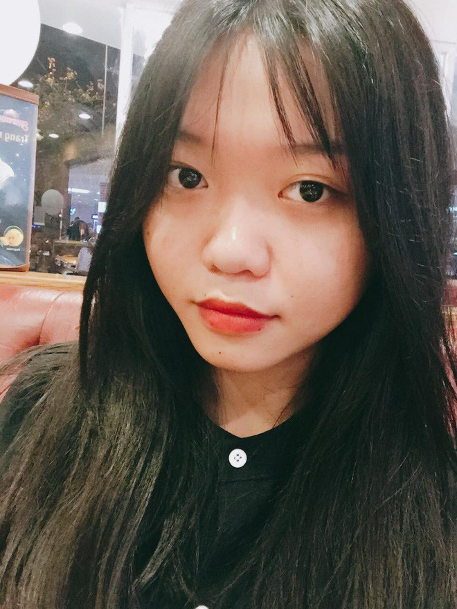 Liên hệ với Kim Tuyền, cô bạn không ngần ngại thừa nhận rằng màn lột xác của mình đã có sự can thiệp của dao kéo. 10X cho biết càng lớn, mình càng biết cách chăm sóc vẻ bề ngoài nên thời gian đúng là đã góp phần khiến cô bạn thay đổi rất nhiều