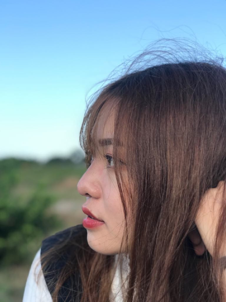 Kim Tuyền cũng học thêm về make-up, ăn mặc để có vẻ ngoài lung linh và hợp trend hơn. Tuy nhiên, nữ sinh 10X cũng đã đi nâng mũi để hoàn thiện hơn các đường nét trên khuôn mặt.