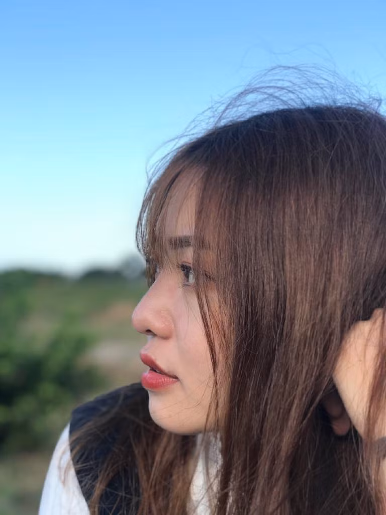 Kim Tuyền cũng học thêm về make-up, ăn mặc để có vẻ ngoài lung linh và hợp trend hơn. Tuy nhiên, nữ sinh 10X cũng đã đi nâng mũi để hoàn thiện hơn các đường nét trên khuôn mặt.