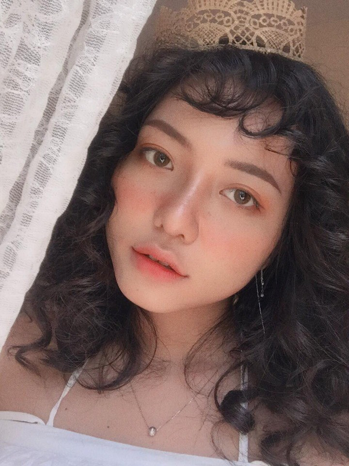 Ngoại hình hiện tại đã khiến Kim Tuyền tự tin, vui vẻ hơn. Cô bạn sẽ nỗ lực chăm da để thêm tươi tắn, rạng rỡ chứ không có ý định phẫu thuật thêm bộ phận nào khác.