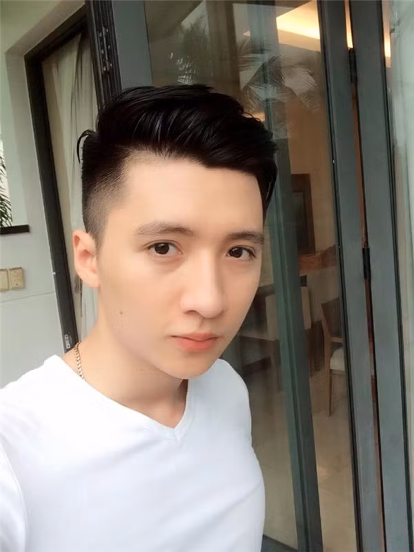 Chính vì mặc cảm với thân hình mảnh khảnh của mình, Trọng Hưng quyết định phải tập luyện để tăng cân và trở thành một chàng trai khỏe mạnh. Sau 4 năm chăm chỉ, anh chàng hot boy hiện nay đã sở hữu thân hình vạm vỡ và nam tính.