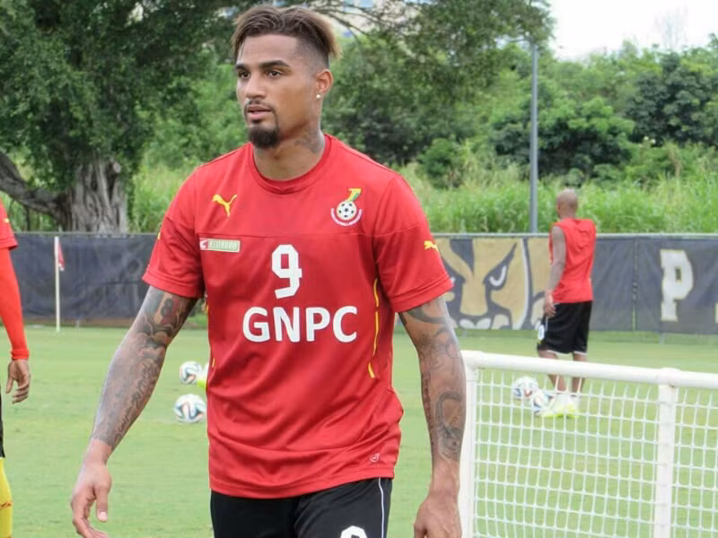 Tại World Cup 2014 tổ chức tại Brazil, hai tuyển thủ quốc gia Ghana là Kevin Prince Boateng và Sulley Muntari đã gặp rắc rối với ban lãnh đạo sau khi có lời công kích huấn luyện viên của Ghana là ông Kwesi Appiah​.