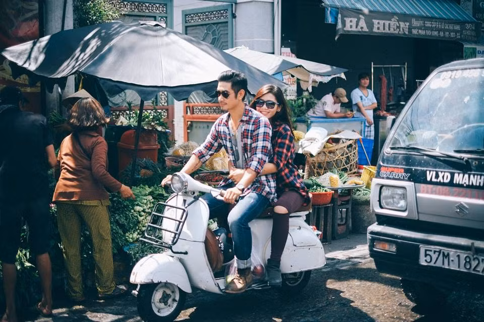 Với sự tự nhiên và chất ngầu trong bộ ảnh mà Minh Ngọc và Bảo Châu mới chia sẻ thì nhiều người đã nhầm tưởng đây chỉ là một bộ ảnh thời trang đơn thuần chứ không hề nghĩ rằng đó là một bộ ảnh cưới.