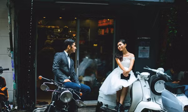 Những ngày đầu mới yêu, Minh Ngọc và Bảo Châu gặp rất nhiều gian truân khi không nhận được sự ủng hộ của gia đình và bạn bè cả hai bên. Nhưng vượt qua tất cả, cặp đôi này đã giữ lấy nhau và họ quyết định vun đắp một tình yêu rất đẹp.