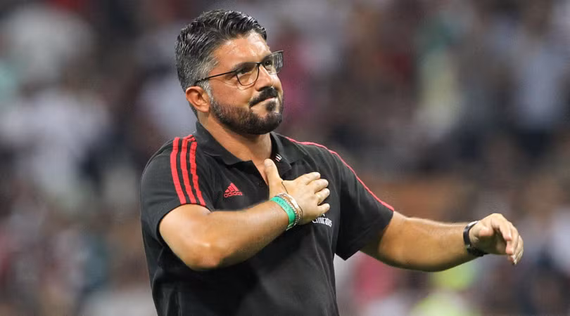 Milan cân nhắc đưa Gattuso thay Montella: Milan đã dần mất hết kiên nhẫn với HLV Montella. Theo báo chí Italia, một sự thay đổi có thể diễn ra vào thứ Hai, bất chấp kết quả giữa Milan và Cagliari. Nhiều nguồn tin cho biết, sau khi không thuyết phục được Carlo Ancelotti, Milan cân nhắc đưa Rino Gattuso lên đội một. Ảnh: