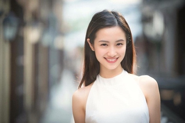 Nụ cười của Jun Vũ khiến biết bao trái tim của cánh mày râu đã phải xếp hàng xin yêu.