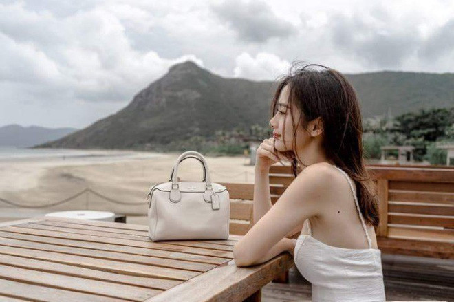 Jun Vũ tên thật là Vũ Phương Anh (SN 1995). Cô bạn này là người mẫu và diễn viên điện ảnh người Việt Nam định cư tại Thái Lan từ năm 15 tuổi. Jun Vũ nổi tiếng ngay tuổi thiếu niên khi là người mẫu cho nhiều thương hiệu thời trang lớn ở Thái Lan và thế giới.