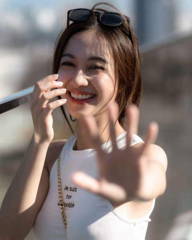 Không còn bóng dáng một cô nàng "kẹo ngọt" ngày nào, giờ đây nhắc đến Jun Vũ, công chúng sẽ nghĩ ngay đến một nữ diễn viên tiềm năng với ngoại hình vô cùng nóng bỏng.