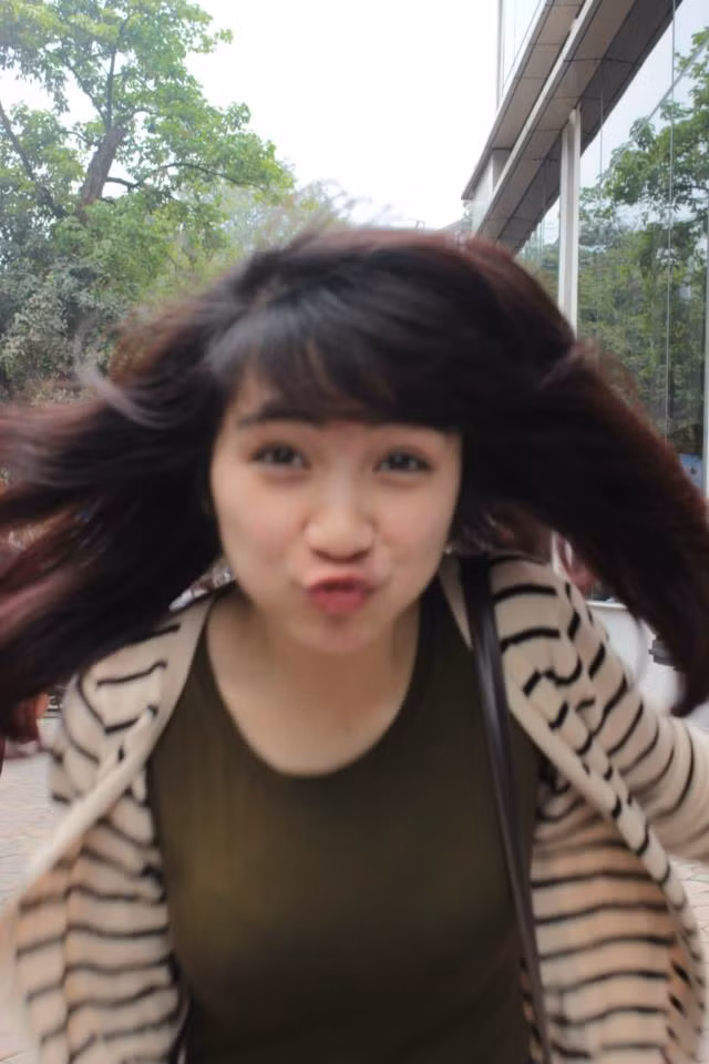 Nhưng sau đó, cô gái sinh năm 1995 quê Bắc Ninh này được khán giả biết tới nhiều hơn với tư cách bạn gái tin đồn của Công Phượng, cầu thủ đang nổi danh trong màu áo của U23 Việt Nam