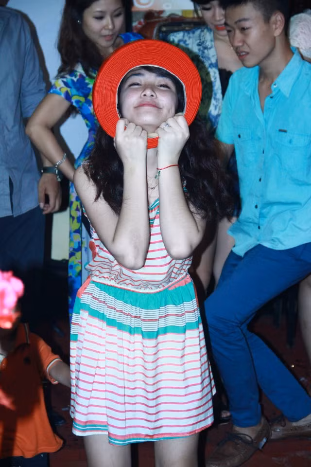 Hòa Minzy liên tục tạo ra những trò nhắng nhít nhằm thể hiện sự trẻ trung, năng động và dễ hòa đồng của mình.