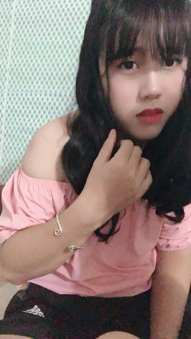 Sau khi được bạn gái lôi ra tô tô vẽ vẽ, anh chàng Đ.V.H bỗng hóa thân thành một hot girl siêu xinh xắn.