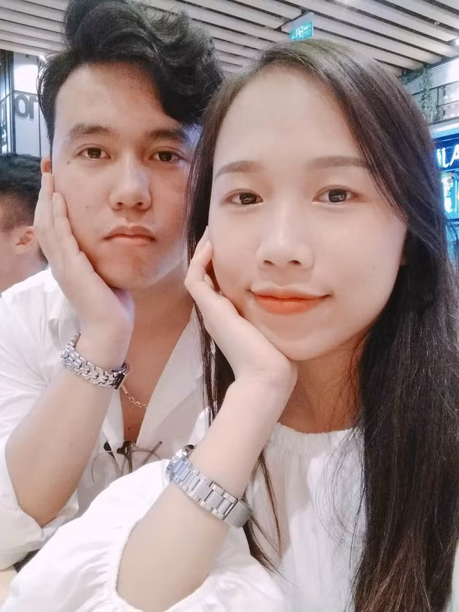 Do chỉ có 2 người với nhau nên anh chàng không thấy ngại chút nào. Dẫu vậy, anh chàng không ngờ việc chia sẻ chùm ảnh này lại mạng lại đẩy đến tình huống khá khó xử.