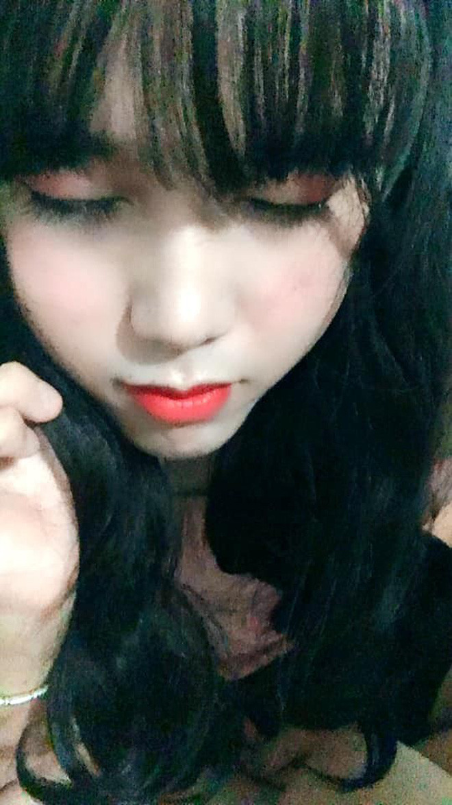 Về độ vi diệu của make-up có lẽ ai cũng đã quen và phải thừa nhận rằng đây là một phép màu giữa đời thực không hơn không kém. Nhờ vài ba đường quẹt son phấn, một cô gái hoàn toàn có thể từ trông vô cùng bình thường trở nên cực kì lộng lẫy.