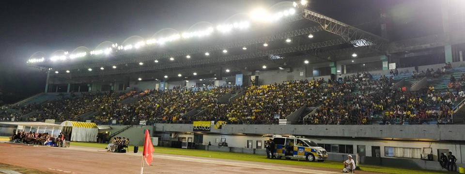 Thực chất, SVĐ Panaad là một công trình trong tổng thể của công viên cùng tên. Chính bởi vậy, xung quanh sân đấu sắp diễn ra trận bán kết lượt đi AFF Suzuki Cup 2018 này có khá nhiều cây.