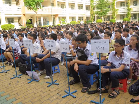 Trong tổng số 62.300 chỉ tiêu vào lớp 10 công lập năm nay, khoảng hơn 60.000 chỉ tiêu vào lớp 10 thường và khoảng 2.300 chỉ tiêu vào lớp 10 chuyên.