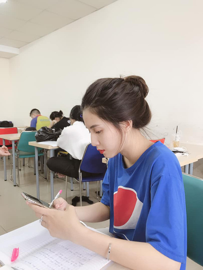 Thiên An bắt đầu làm mẫu ảnh từ năm lớp 11. Ngoài đam mê diễn xuất, gái xinh Bình Dương còn mong muốn trở thành 1 tiếp viên hàng không trong tương lai.