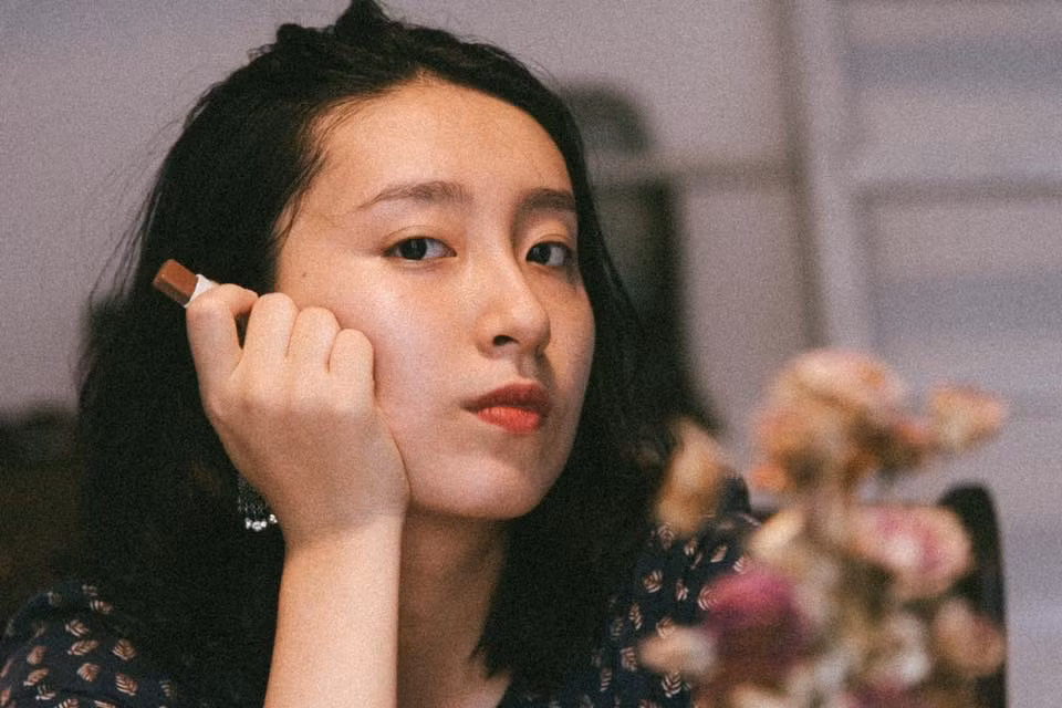 Hiện tại trang youtube của Phương Hà đã có hơn 40 clip chia sẻ kinh nghiệm làm đẹp, và hơn 50.000 lượt subscribe và mỗi clip đều thu về trăm ngàn lượt xem cho nữ vlogger ĐH Ngoại Thương này.