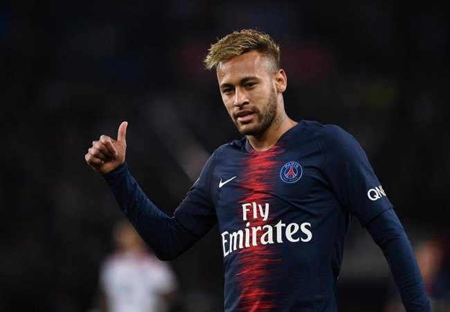 Nguồn tin từ Mundo Deportivo cho hay, Juventus tính gây sốc khi gia nhập cuộc đua giành chữ ký của tiền đạo Neymar. Thậm chí, đội bóng Italia sẵn sàng chi một khoản tiền lớn, kèm theo đó là hai cầu thủ Paulo Dybala cùng với Blaise Matuidi để thuyết phục PSG.