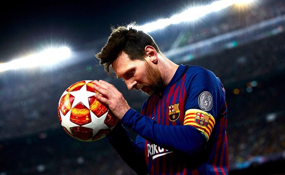 Chuyển nhượng cầu thủ từ ESPN, Barca đang nói chuyện với cha và người đại diện của Messi bày tỏ nguyện vọng được tái ký hợp đồng mới với anh. Theo đó, ngôi sao số 10 sẽ gắn bó với Catalan đến năm 2023, đồng thời hưởng mức lương cao nhất thế giới, 1.7 triệu bảng Anh/1 tuần.