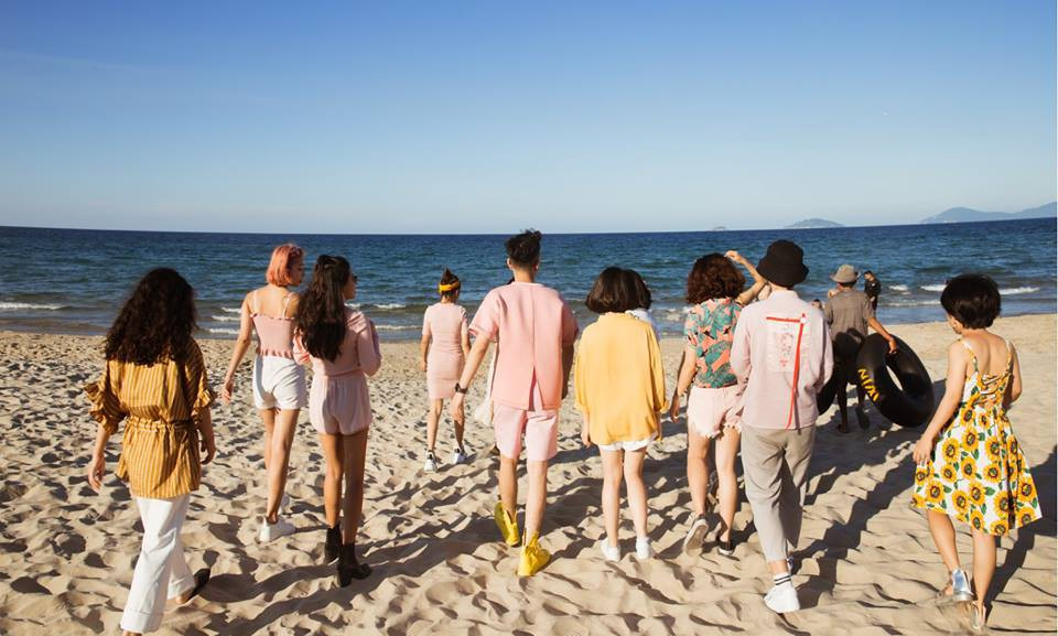 Một mùa kỉ yếu nữa lại về với rất nhiều ý tưởng chụp bộ ảnh đẹp được các bạn trẻ nung nấu và trong đó có cả nhóm sinh viên ĐH Mỹ thuật Công nghiệp Hà Nội.