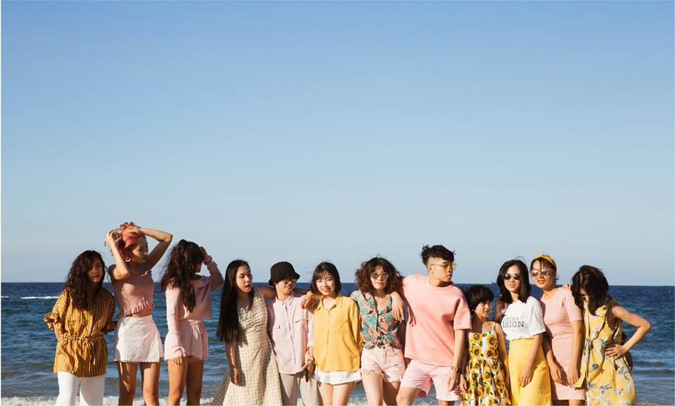 Được biết, đây là bộ ảnh kỉ yếu của lớp DH13 Thời Trang D, Khoa thiết kế thời trang, trường ĐH Mỹ Thuật Công Nghiệp Hà Nội.