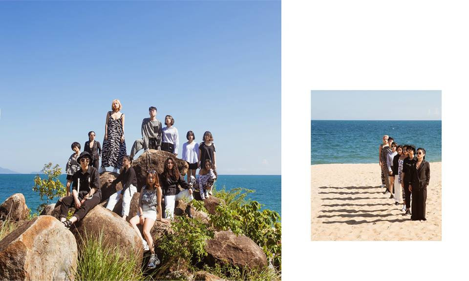 Thêm nữa, để tạo được sự kết nối giữa các thành viên, lớp đã chọn trang phục xoay quanh các tông màu chính là hồng vàng, màu xanh tím, màu đỏ và đen trắng kết hợp với các xu hướng thời trang khác như họa tiết chấm bi, kẻ.