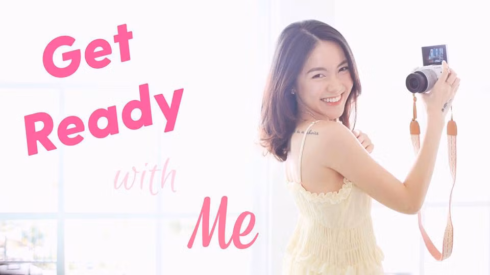 Những chỉ trích của Lindsie Pham không chỉ dừng lại ở loạt ảnh mặc nội y "như không" trong bộ ảnh mới nhất của người mẫu Ngọc Trinh, mà cô còn dùng khá nhiều những lời lẽ nặng nề để nói về cách sống mà cô cho là ảnh hưởng xấu của "nữ hoàng nội y".