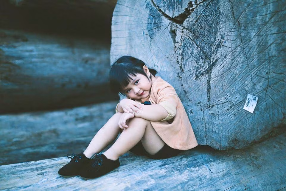 Lâm Đình Đình là cô nhóc sinh năm 2011, hiện đang sống cùng gia đình tại Sóc Trăng được nhiều người yêu mến bởi vẻ ngoài xinh xắn, bụ bẫm.