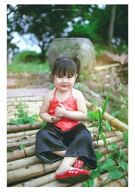 Sau khi ngắm những bức hình của Đình Đình nhiều cư dân mạng đã nhận xét rằng nhiều người mẫu lớn còn phải học hỏi cô nhóc này vì sự bạo dạn và tự tin trước ống kính.