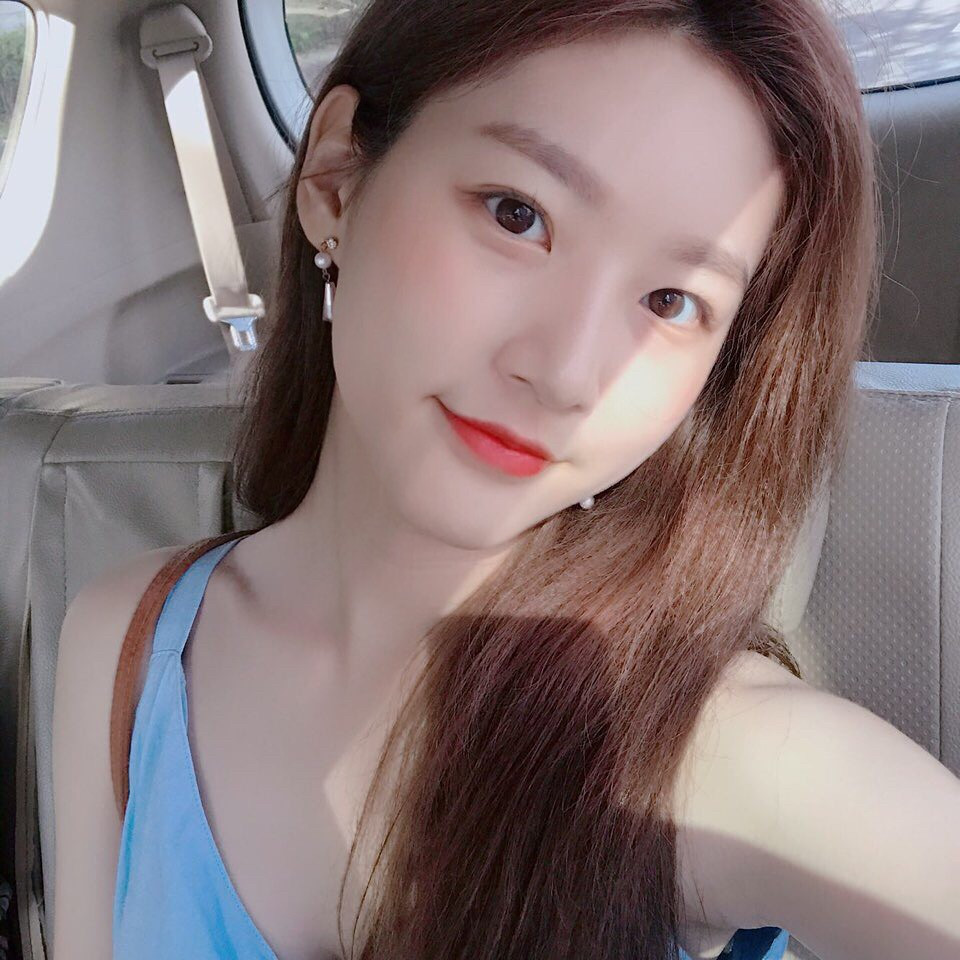 Những bức hình, Kim Sae Ron diện bikini khoe ngực đã trở thành chủ đề nóng trên cổng thông tin Naver phát đi cách đây chưa lâu.