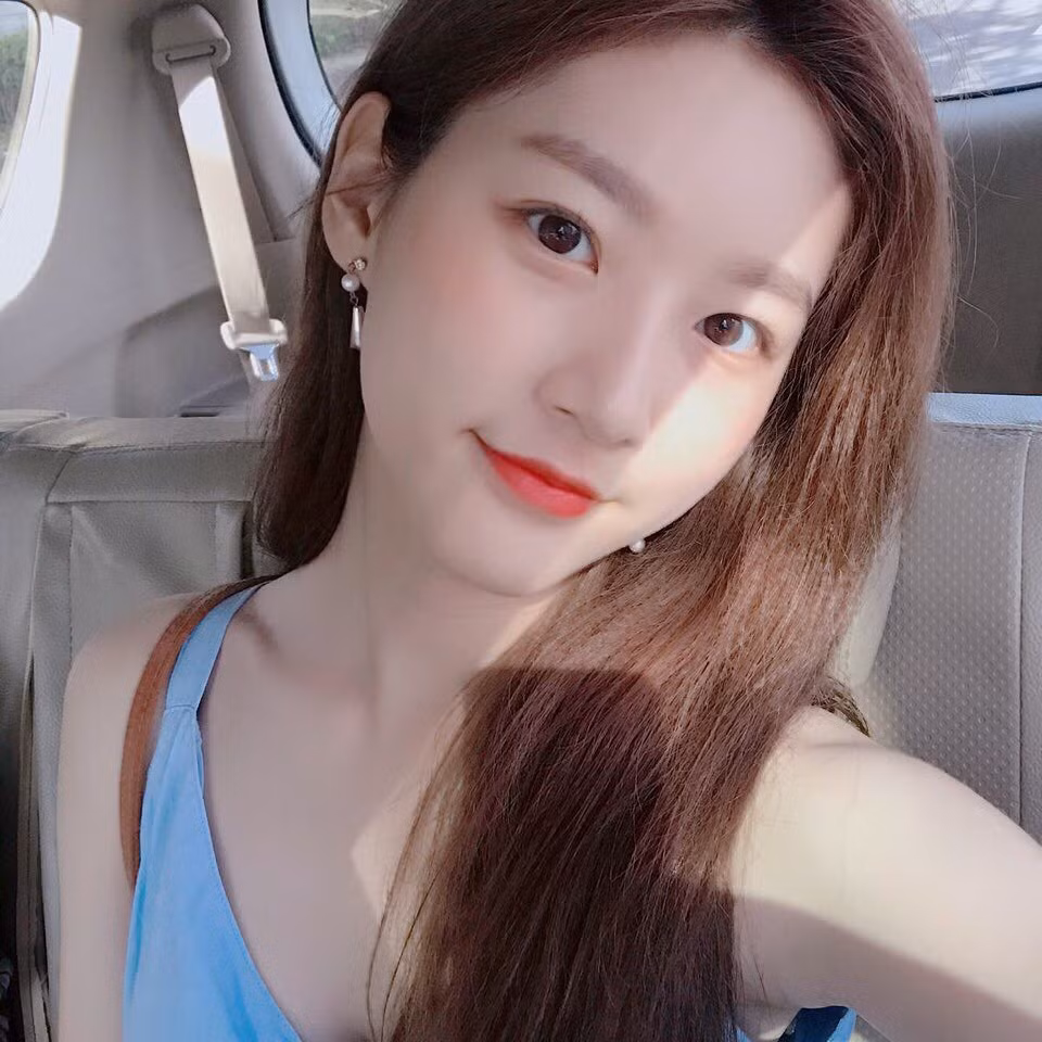 Những bức hình, Kim Sae Ron diện bikini khoe ngực đã trở thành chủ đề nóng trên cổng thông tin Naver phát đi cách đây chưa lâu.