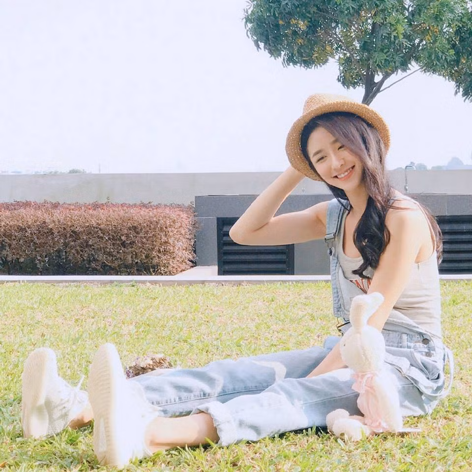 Không chỉ sở hữu nhan sắc ngọt ngào, Joey Chua còn làm cho cộng đồng mạng phải thán phục bởi sự đa tài đa nghệ trong các lĩnh vực nghệ thuật với vai trò người mẫu ảnh lookbook.