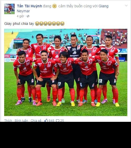 Hậu vệ Tấn Tài của ĐTLA ngậm ngùi trong giây phút chia tay V.League 2015.